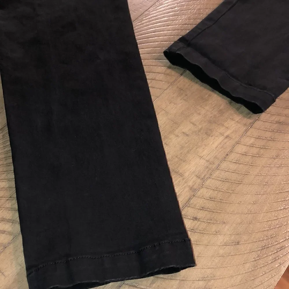 Urban Outfitters’ Cotton Straight Leg Flat Front Khakis 30” Waist 29 1/2” inseam